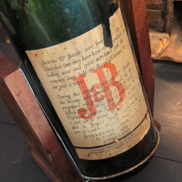 Rare Blended Scotch Whisky - Green and Red - Picture 6 of 9